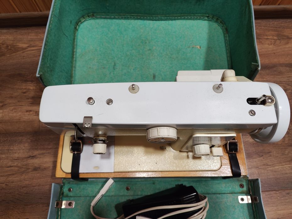 Швейна машинка Чайка 132 М