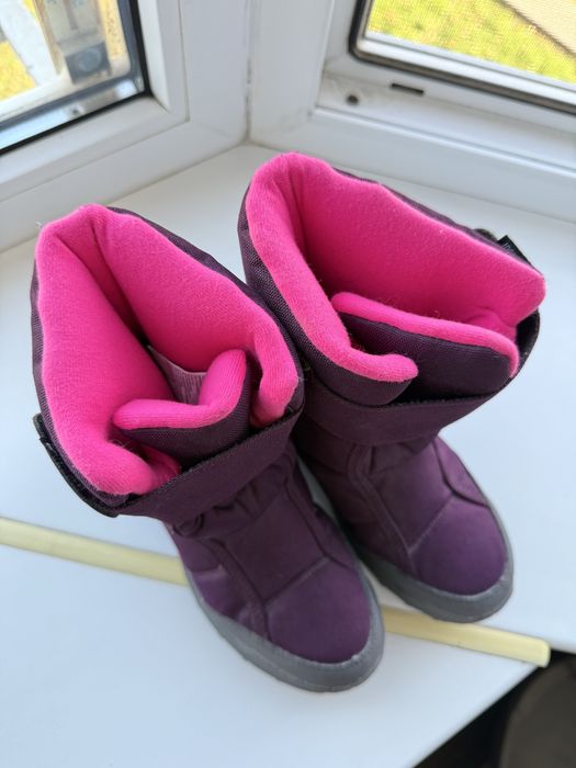 Зимові теплі черевики в ідеальному стані