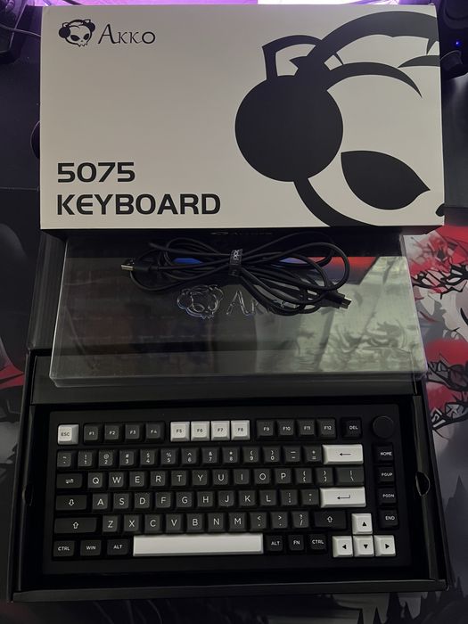 Продам клавіатуру Akko 5075В Plus V2