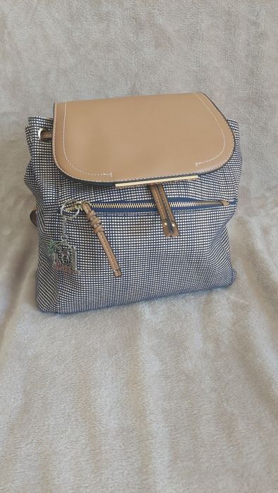 Mochila da Parfois azul e bege