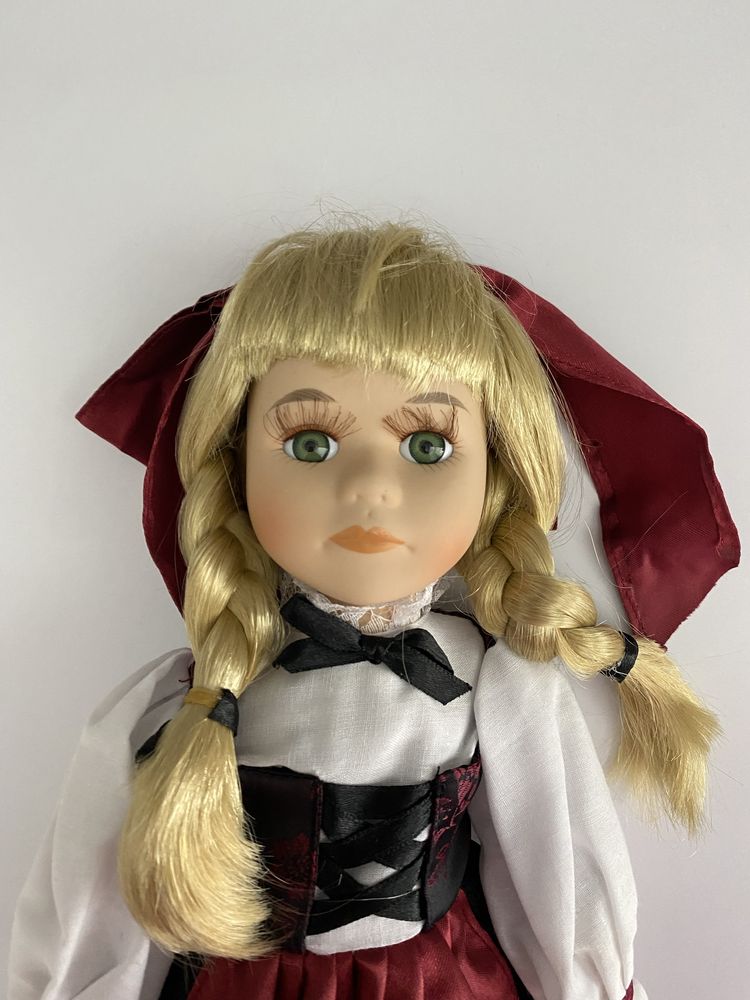 Порцелянова лялька