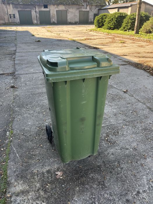 Kosz na smieci 240l