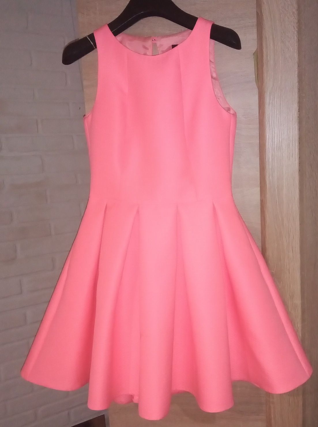 Sukienka Różowy Neon EMO