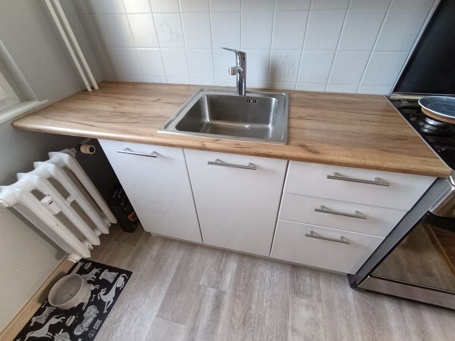 Szafki kuchenne z blatem i zlewem