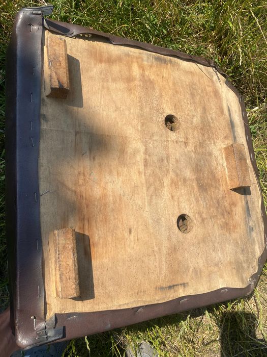 Сидіння мʼягкі сидіння та спинки