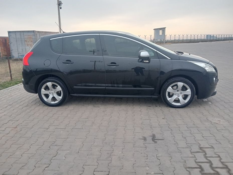 Peugeot 3008 2011 года
