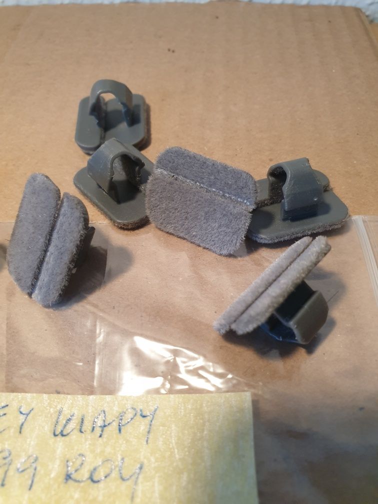 Spinki tylnej klapy volvo S80  99 rok