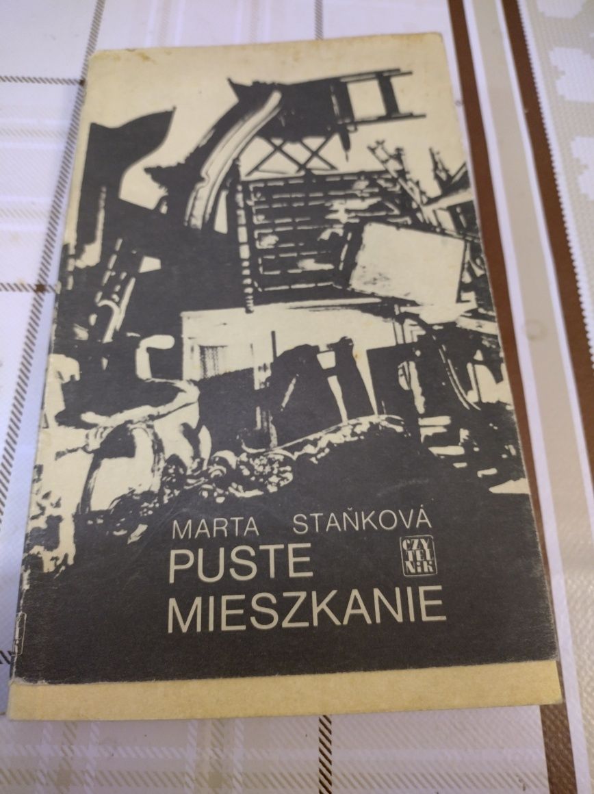 Książka: Puste mieszkanie. Autorka czeska: Marta Stankova.