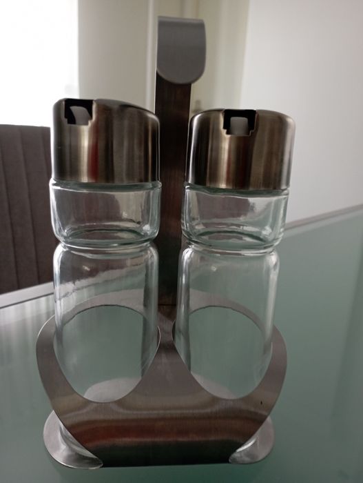 Galheteiros em inox e vidro