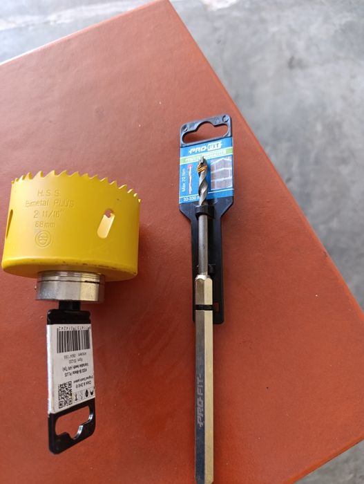 Broca craniana HSS 68 mm.