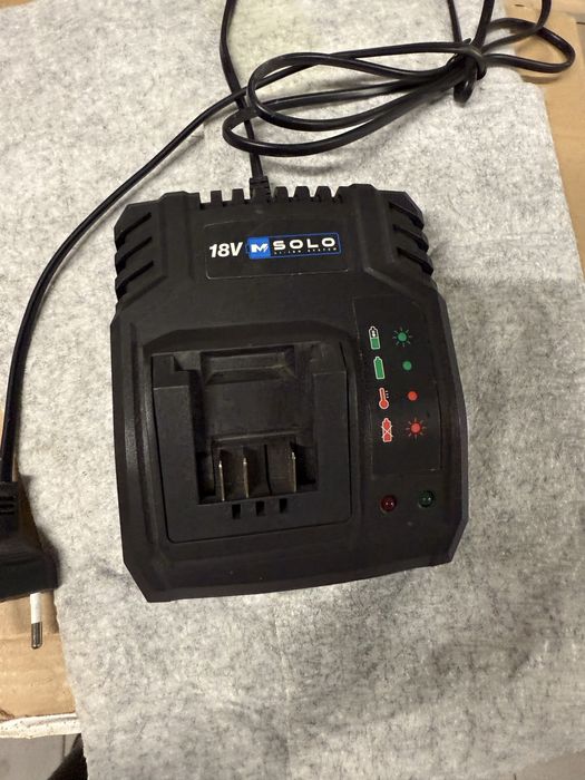 Ładowarka do baterii MacAllister 18 V 2,4A 60w