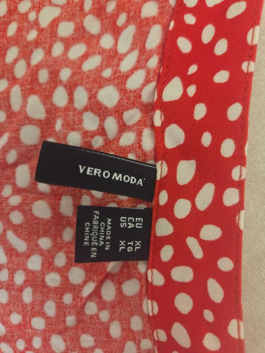 Czerwona sukienka w grochy Vero Moda | rozmiar z metki XL odpowiada M