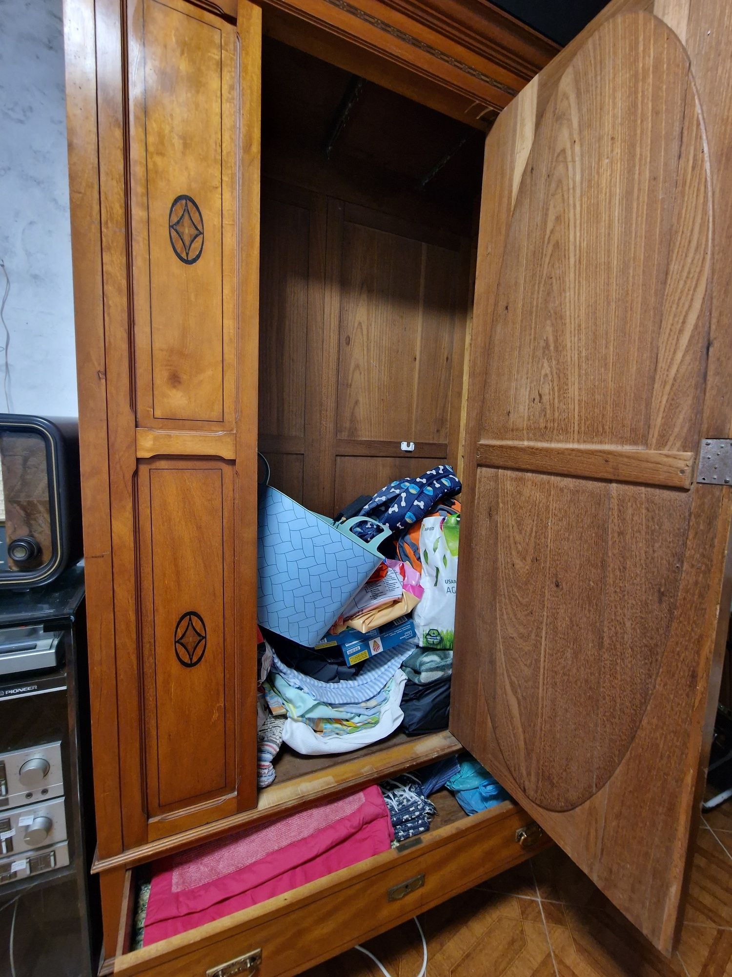Quarto completo em pau cetim. (7 Móveis) (Vintage)