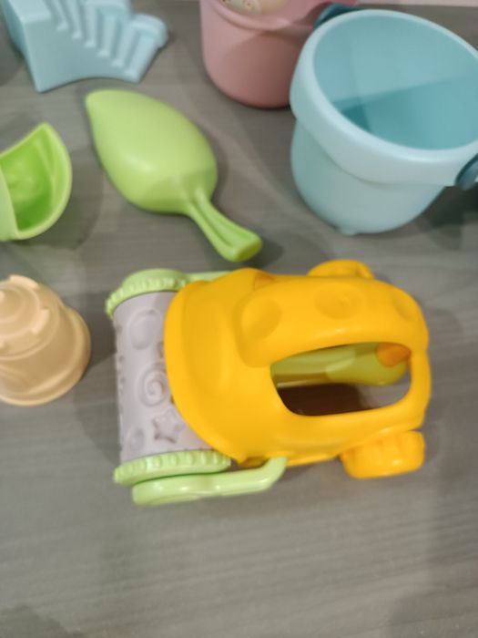 Zestaw zabawek plażowych wiadro sitko foremki