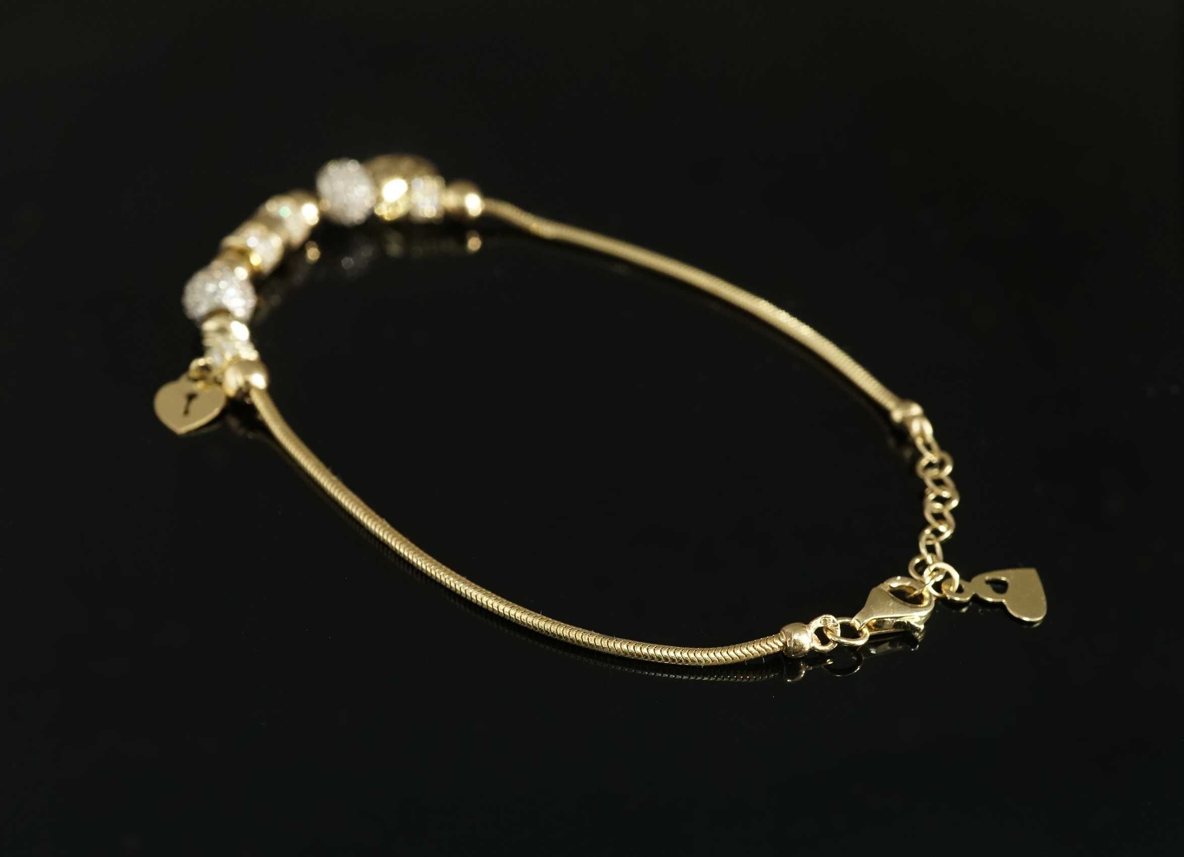 Złoto- 585 złota damska bransoletka z przywieszkami
