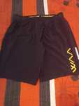 Roupa desportiva de trail running da SALOMON, LURBEL e WWA
