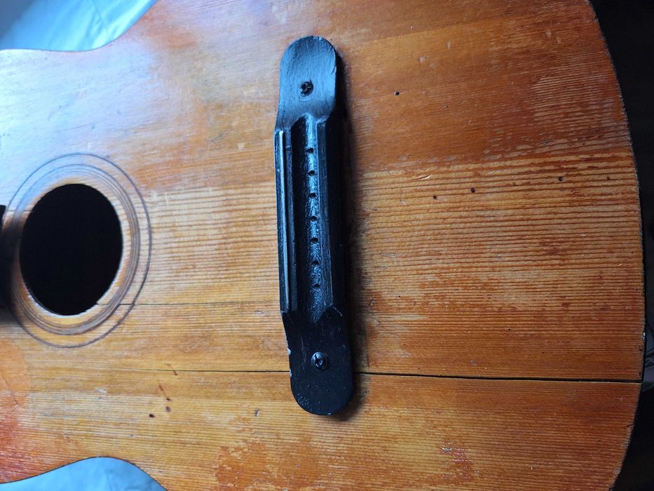 Гитара под восстановление.