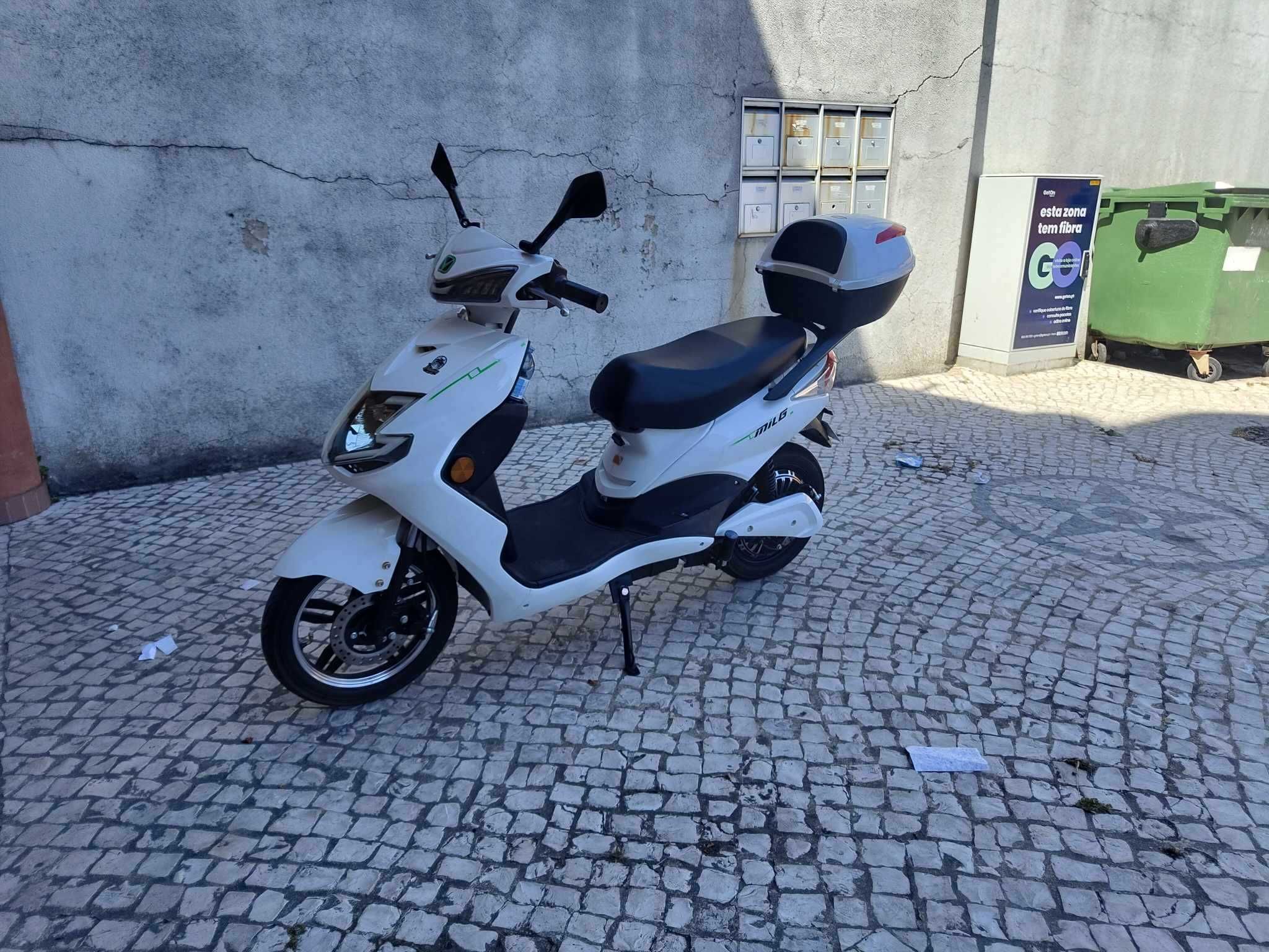 Scooter elétrica milg yw