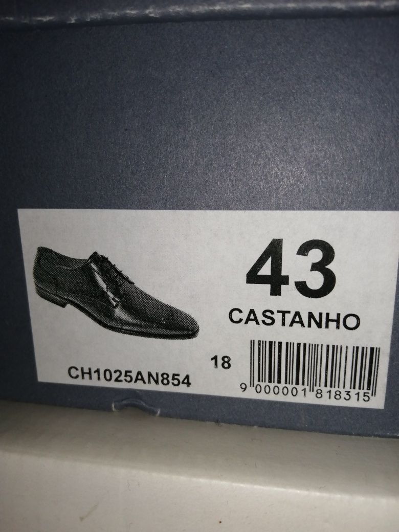 Sapatos usados uma única vez