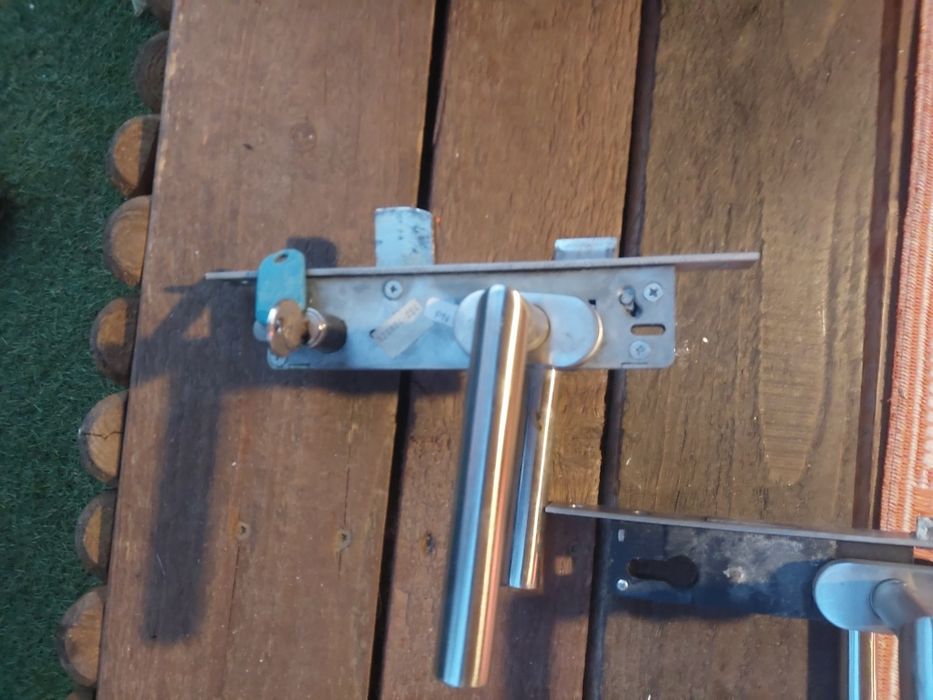 Kompletny zamek  do bram i furtek z klamką i wkładką