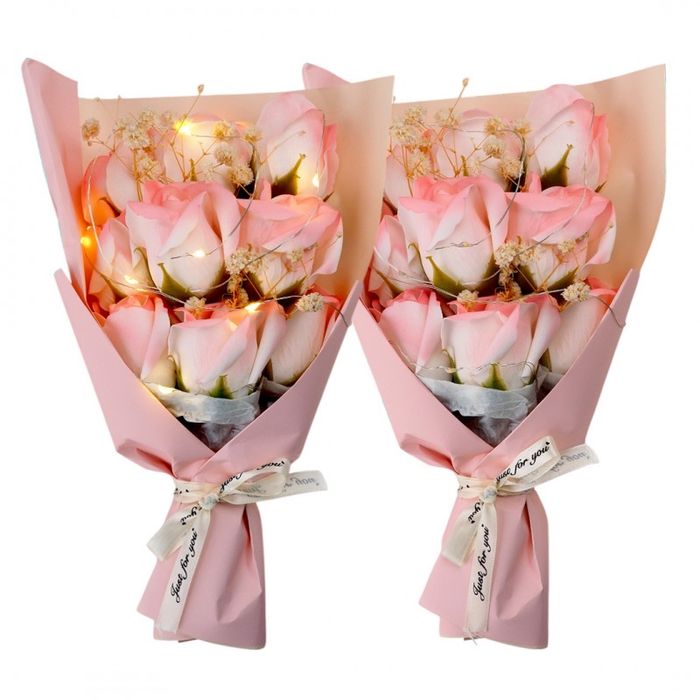 Bukiet zapachowych kwiatow mydlanych w pudelku, roze na prezent swiece