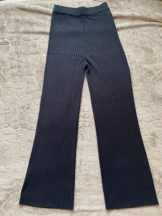 Чорний жіночий костюм