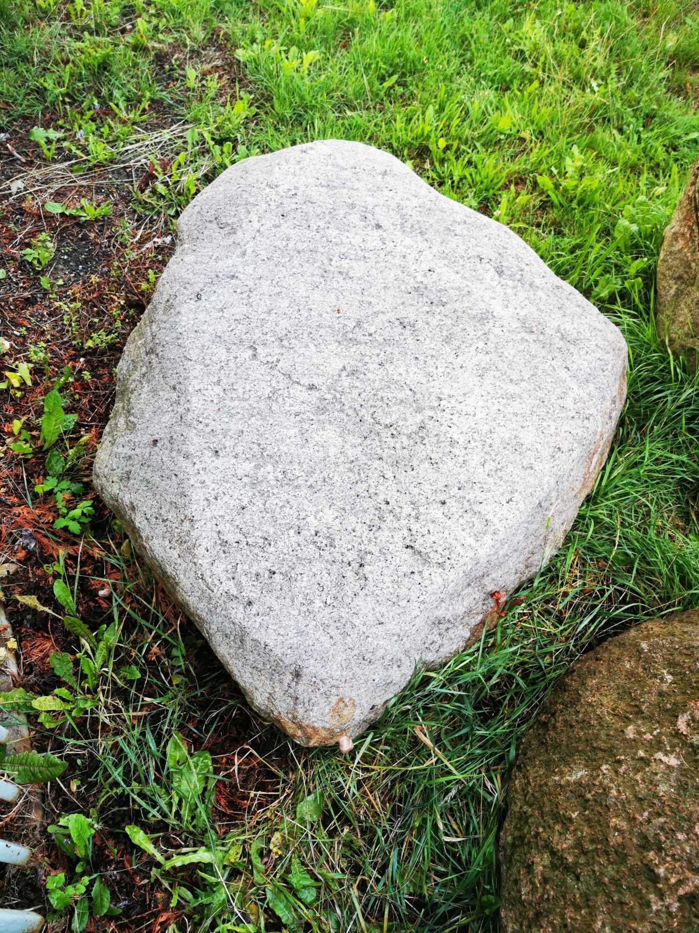 wielki kamień ogrodowy, otoczak granitowy