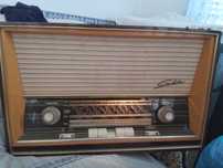 Rádio antigo a trabalhar