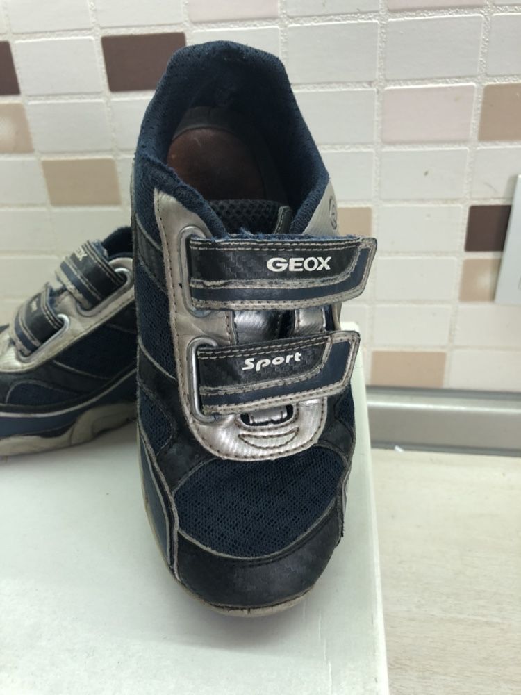 Кроссовки Geox.