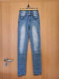 Spodnie jeans z podwyższonym stanem