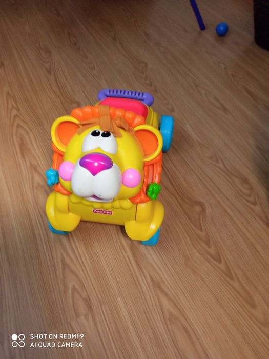 Carrinho leão para criança com luz e sinais sonoros muito divertifo