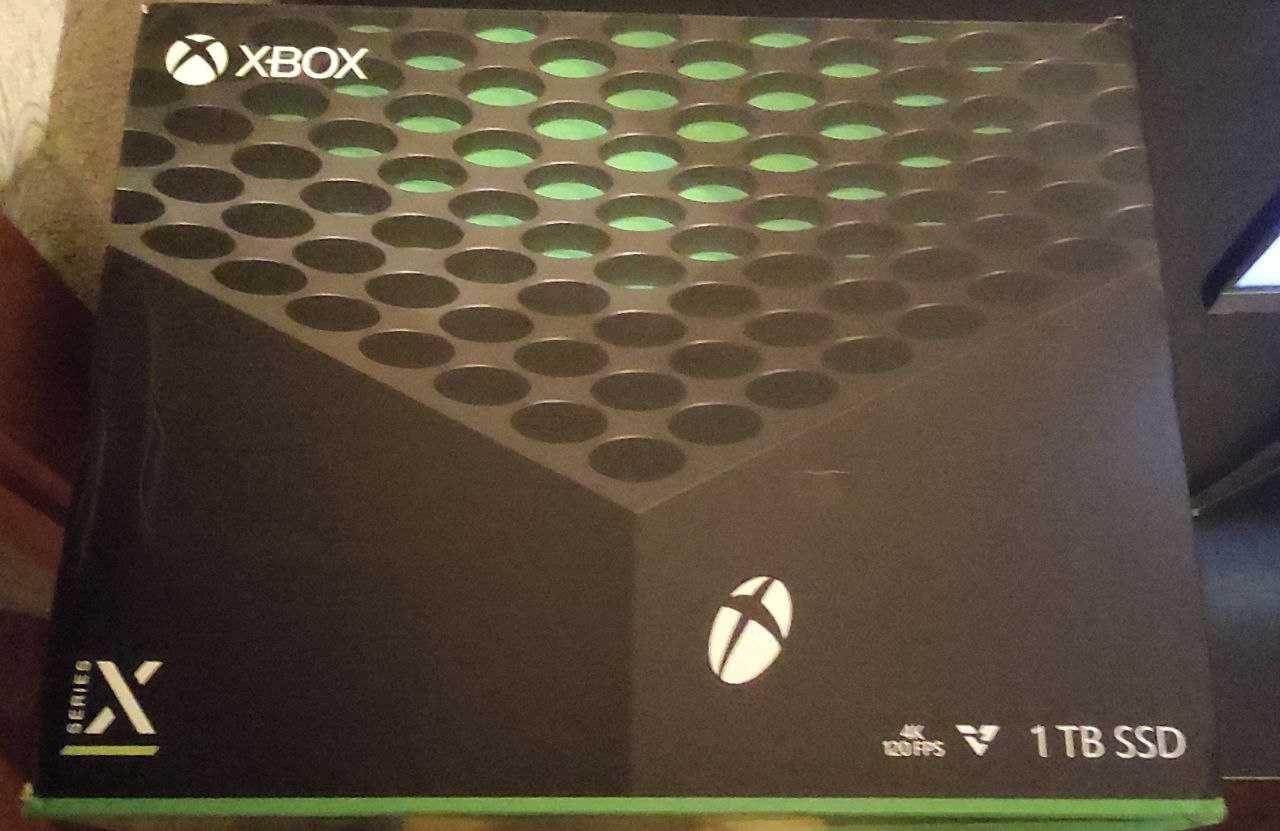 Продам Xbox series x в идеальном состояние с играми и 4 аккумуляторами