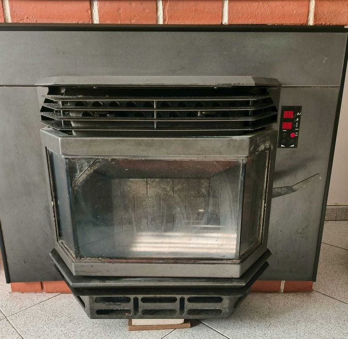 Salamandra a pellets com controlador eléctrico