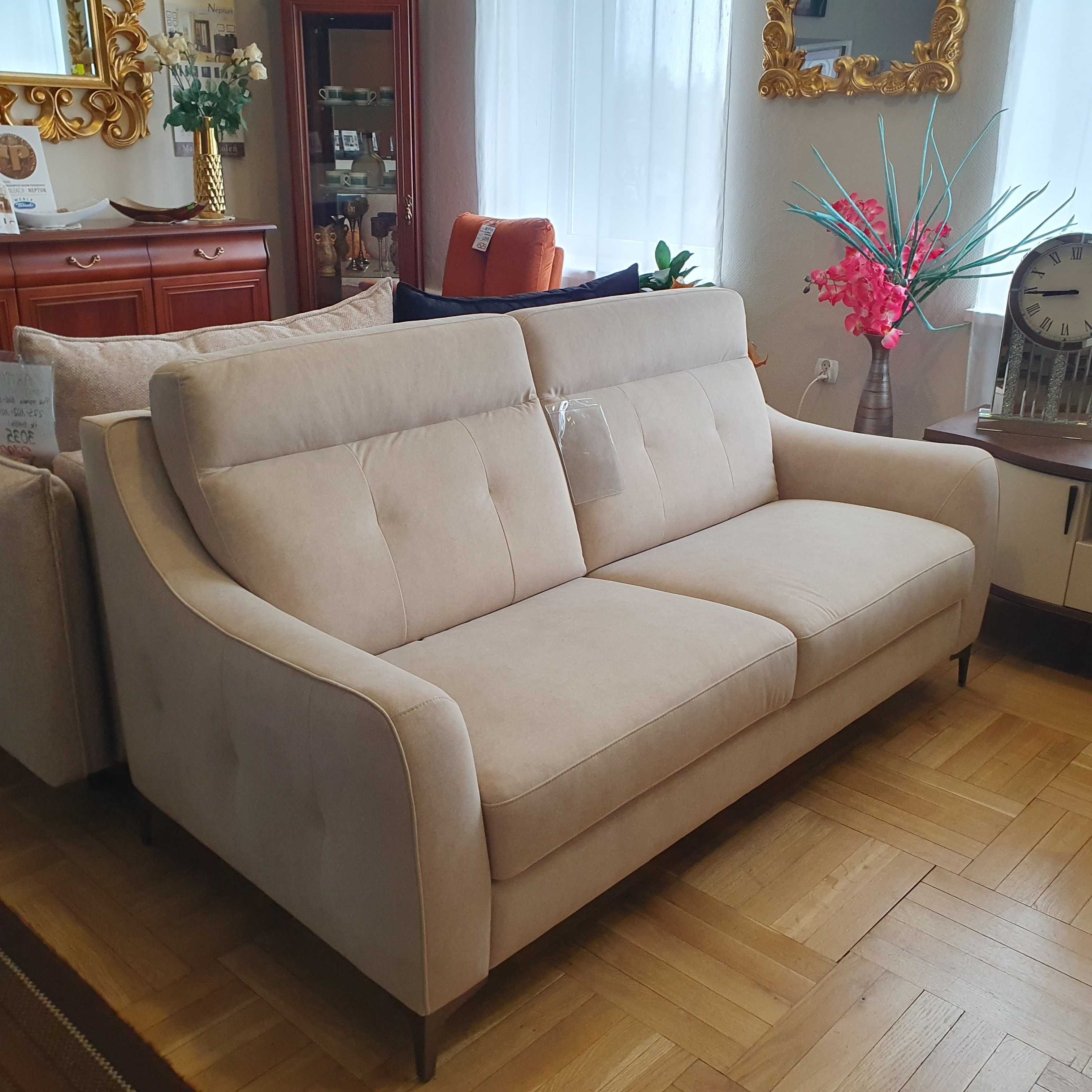 Komfortowa sofa ze spaniem na materacu Camomilla Vero