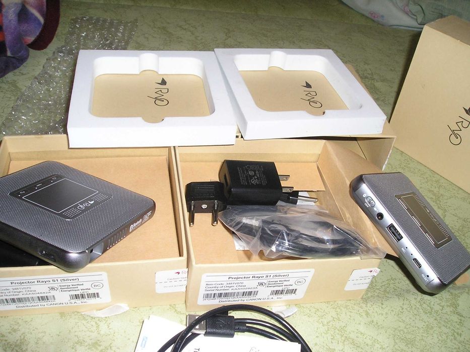 карманный фотовидео проектор от Canon (знаменитой фотоаппаратами)