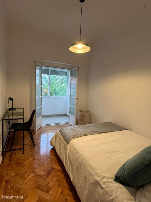 742127 - Quarto encantador em um apartamento de...