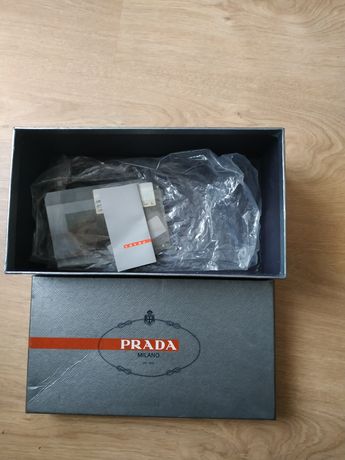 Коробка від Prada(оригінал)