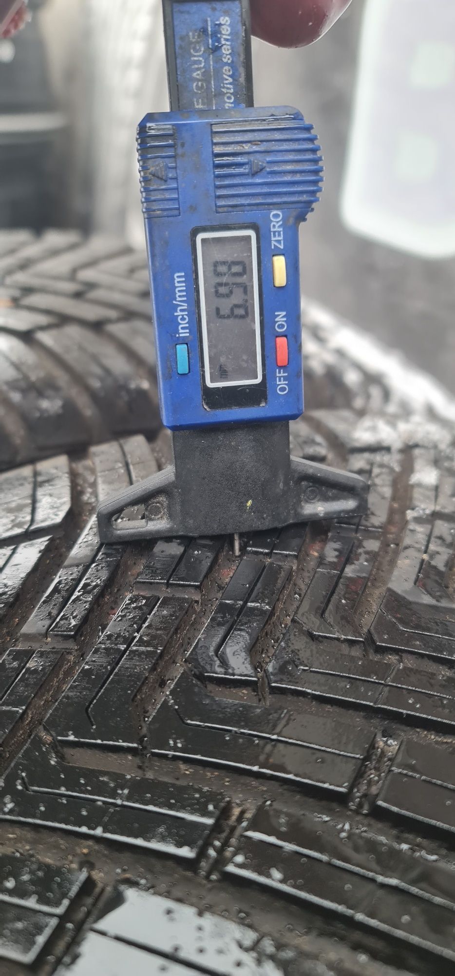 245/45/19 continental