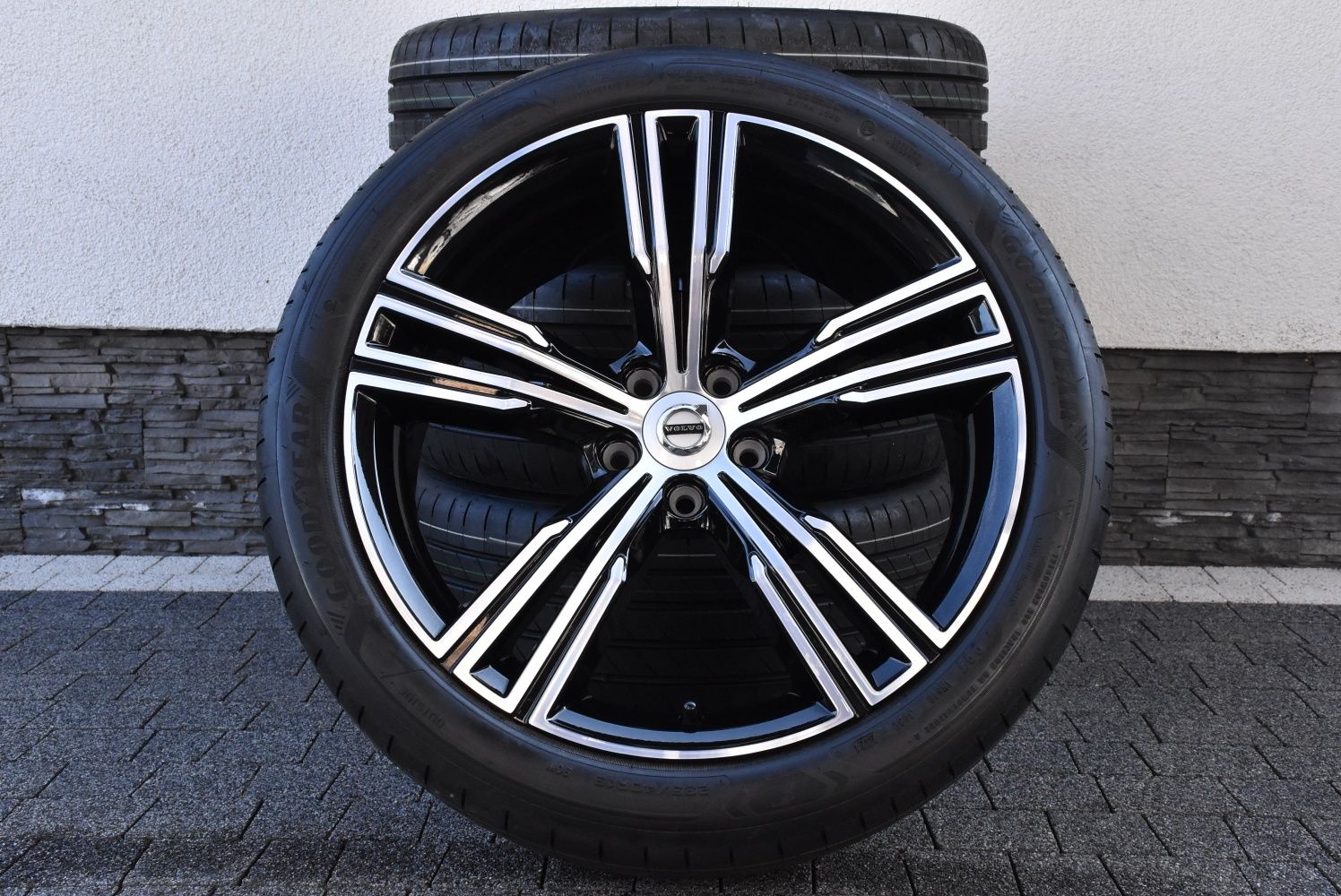 Nowe koła Volvo S60 V60 V40 Cross Country 19" Goodyear  Dot24