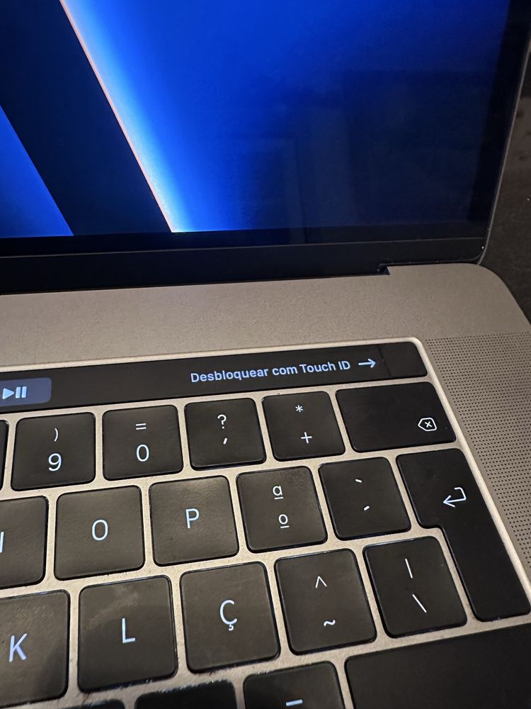 MacBook Pro 15” Touch Bar i7