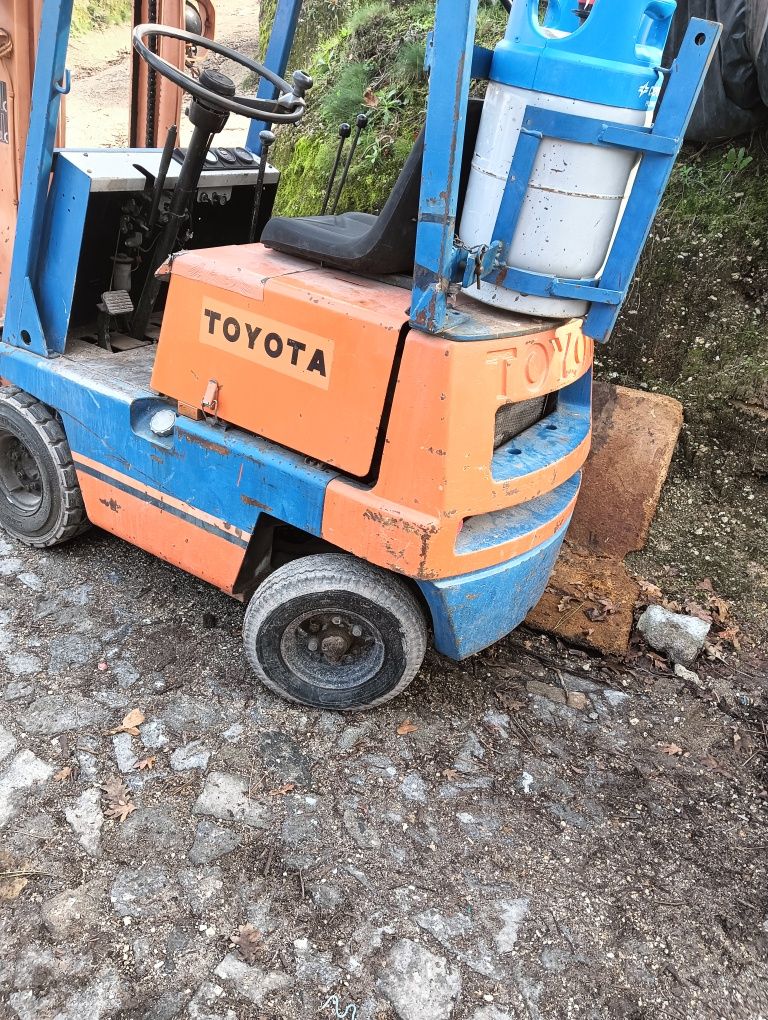 Empilhador Toyota a gaz e gasolina de 800kls
