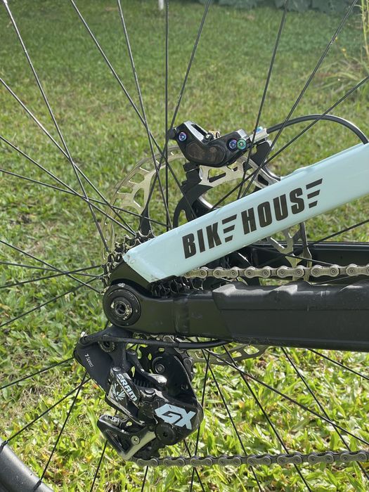 Trek session 8 2023 Downhill R2