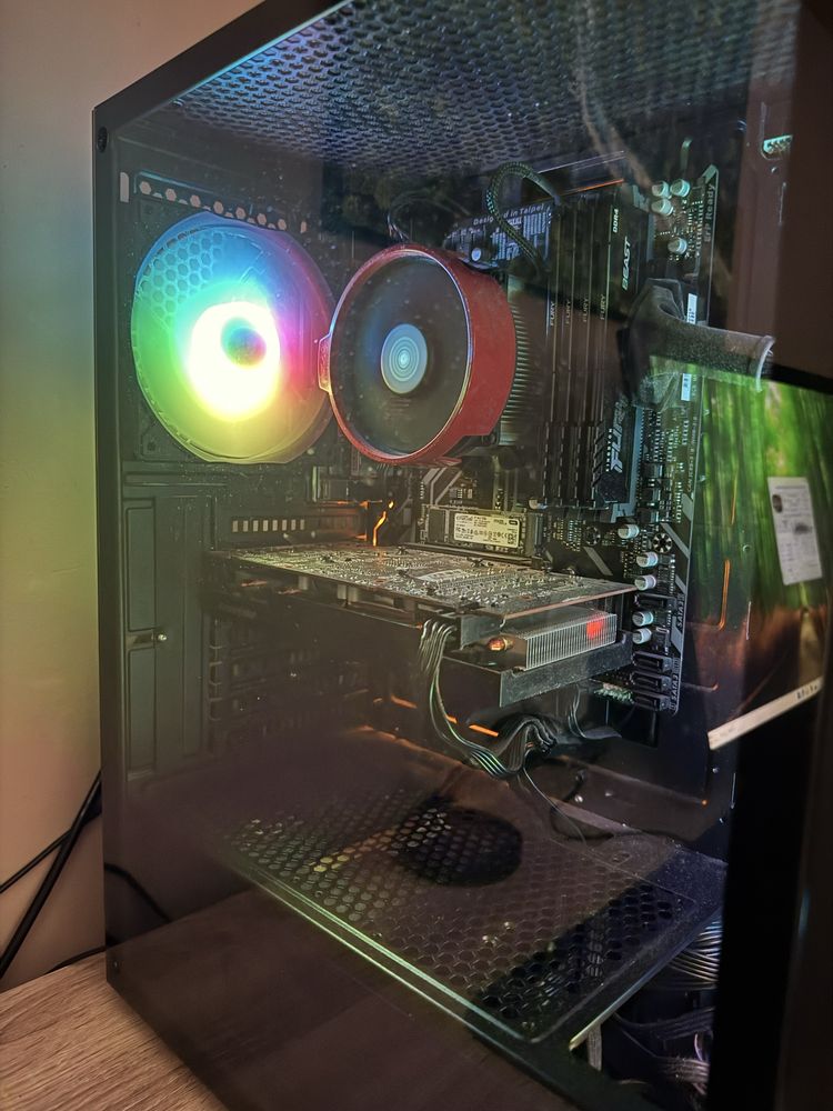 Komputer gamingowy R5 3600/rx 6600xt , 16gb ram, monitor 24’ , ssd 500