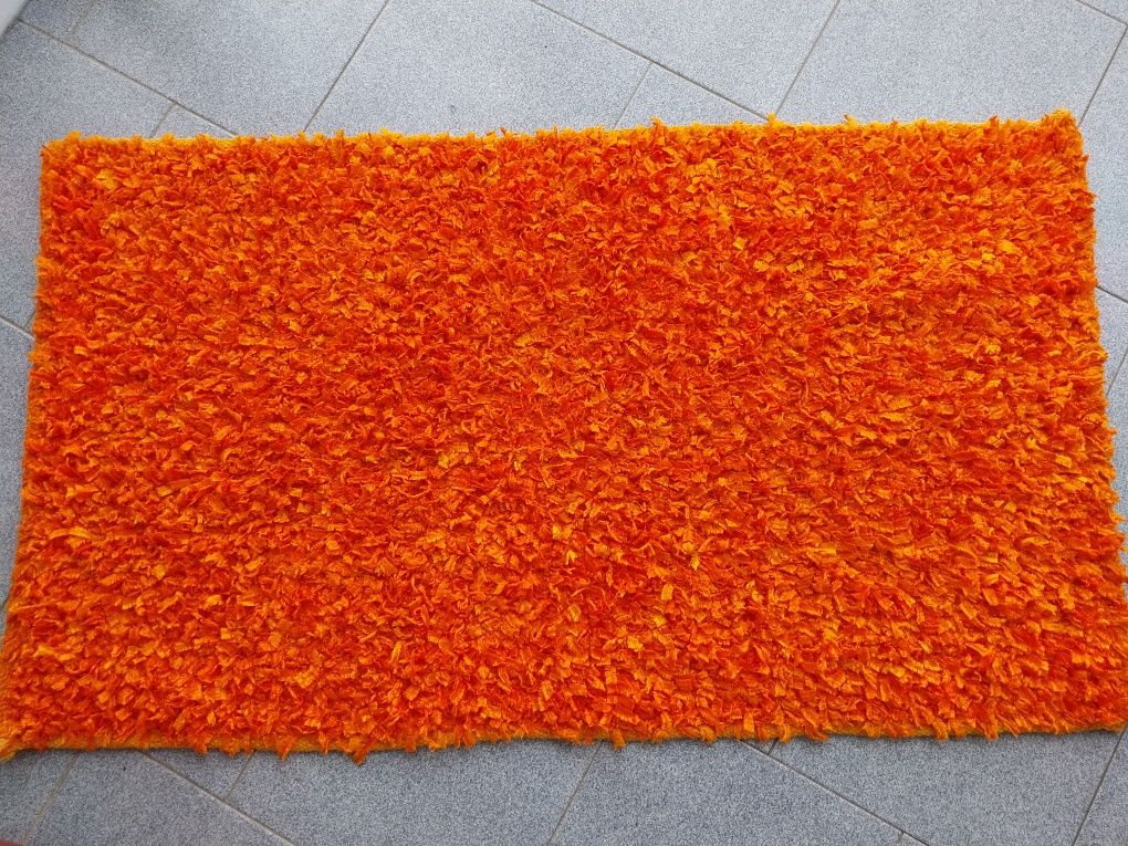Tapete quarto laranja