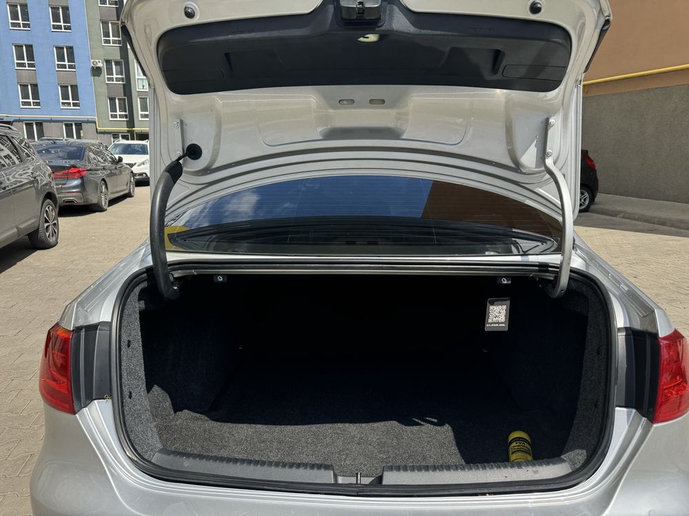 Продаж VW jetta 2.0 дизель автомат 2011 рік