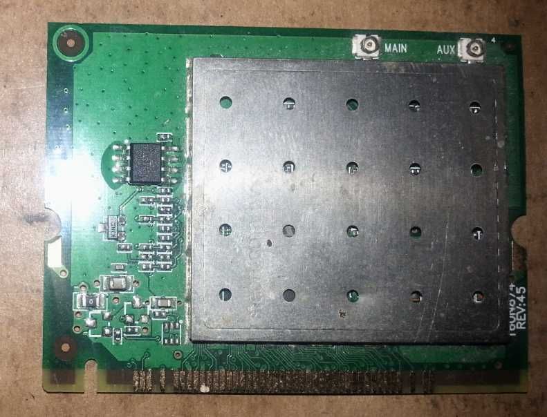 Akcesoria komputerowe: 13 kart pamięci, 2 karty WLAN