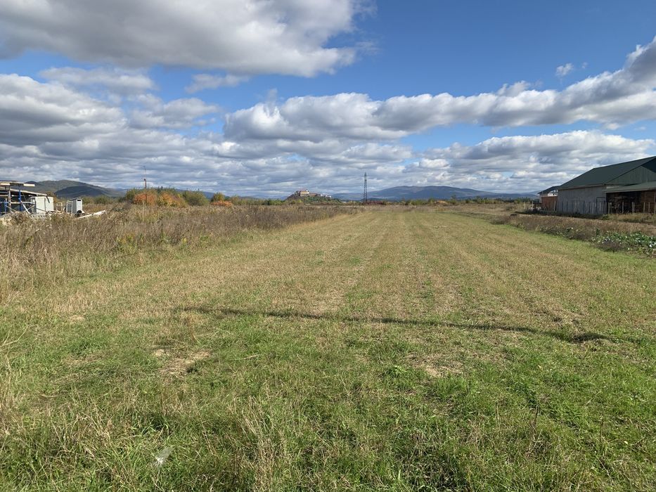 Продається земельний участок 16 сот . Під будівнитство