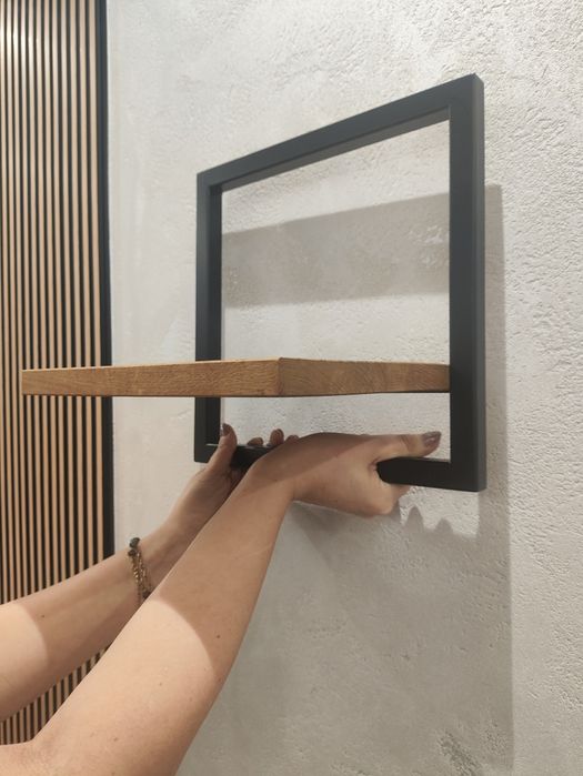 Półki ścienne drewniane pod kwiaty