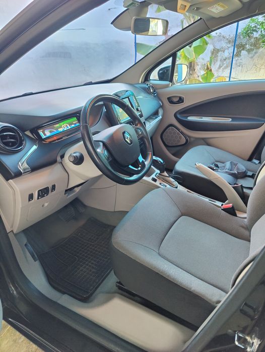 Renault ZOE - Intense 22Kw (Bateria Própria)
Para venda Renault