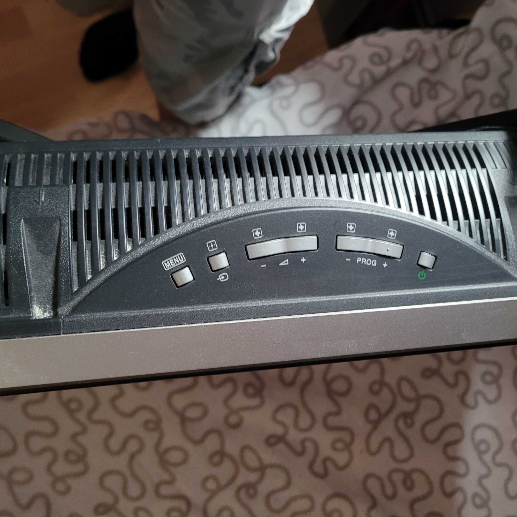 Telewizor 40 cali z uchwytem na ścianę